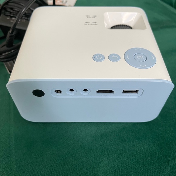 Mini Projector - Picture 3 of 4